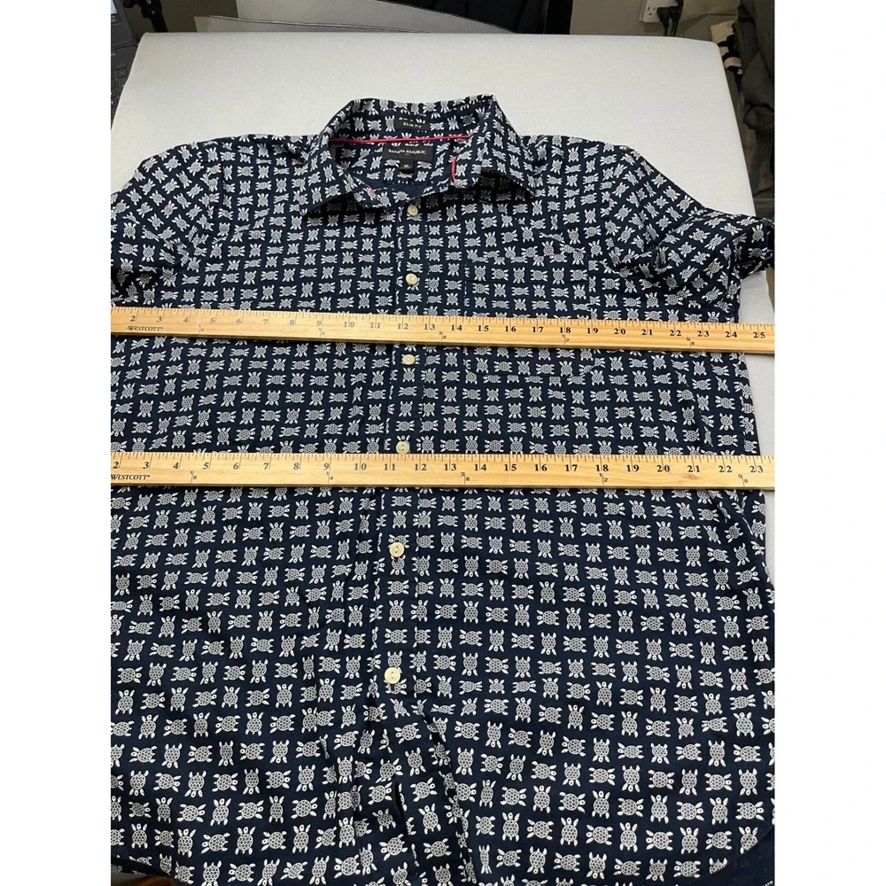 Banana Republic Mens XL Slim Fit Sea Turtle Print Short Sleeve Button Down Shirt